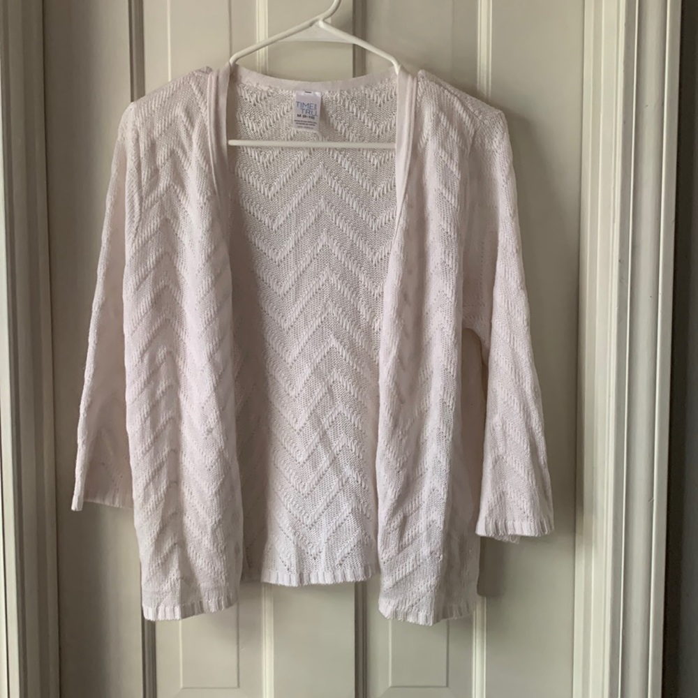 TIME AND TRU WHITE CROPPED CARDIGAN, MEDIUM.